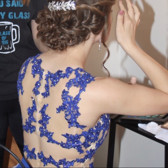 Gorgeous Prom Dress!! - Picture 2 of 5